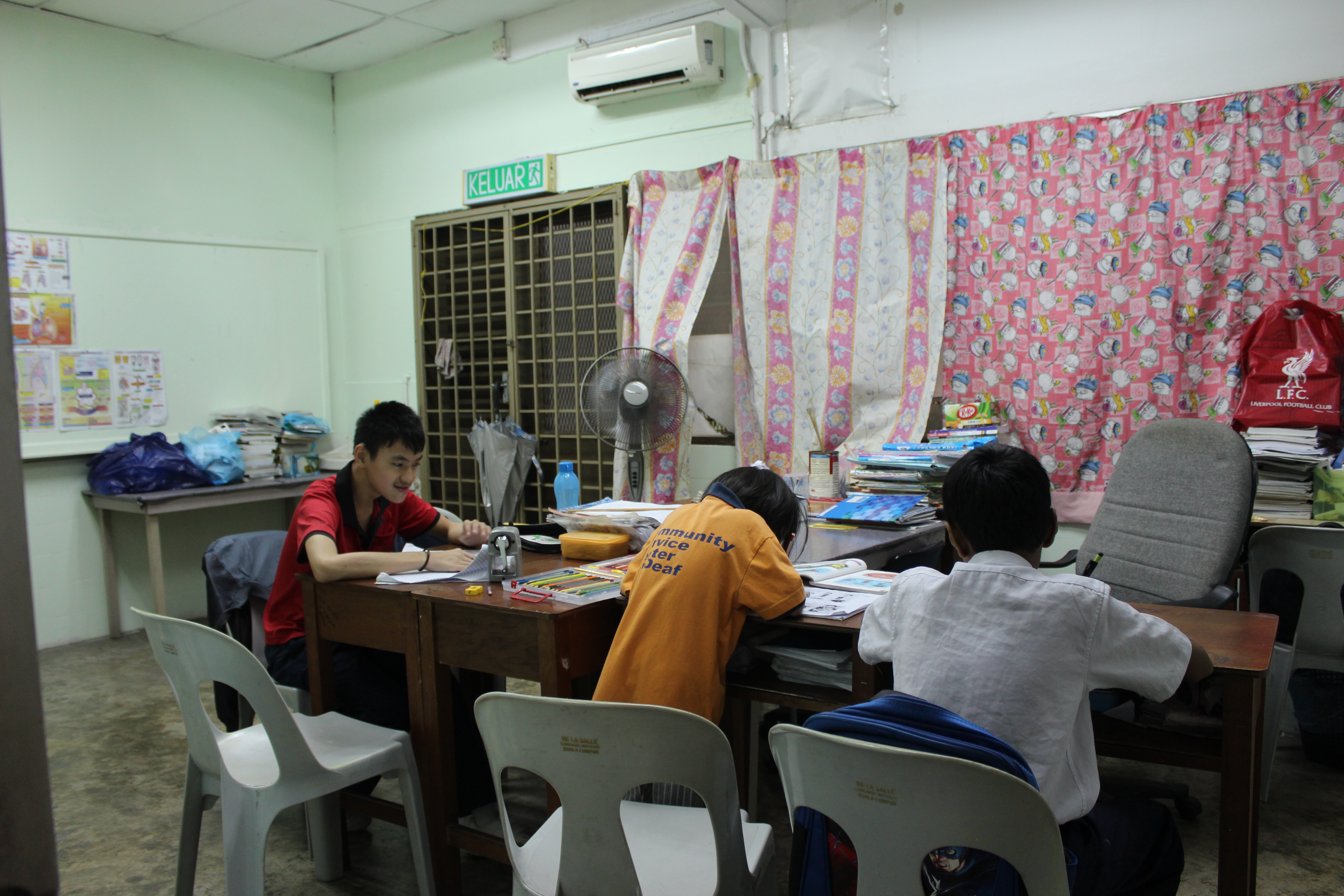 Rojak Daily/Zoe Liew Some of the students are not only hard of hearing, they may also have other illnesses such as autism.